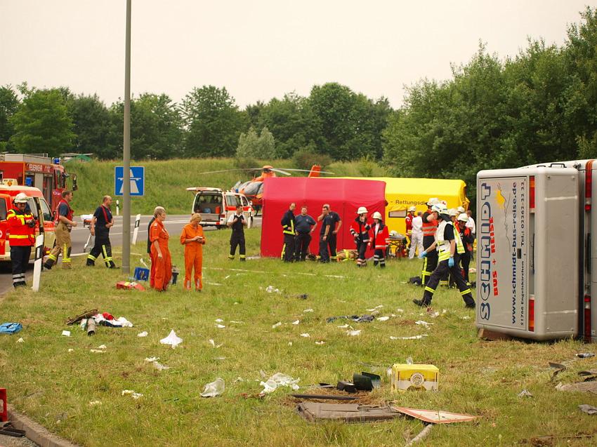 Schwerer Unfall mit Reisebus Lohmar Donrather Dreieck P189.JPG